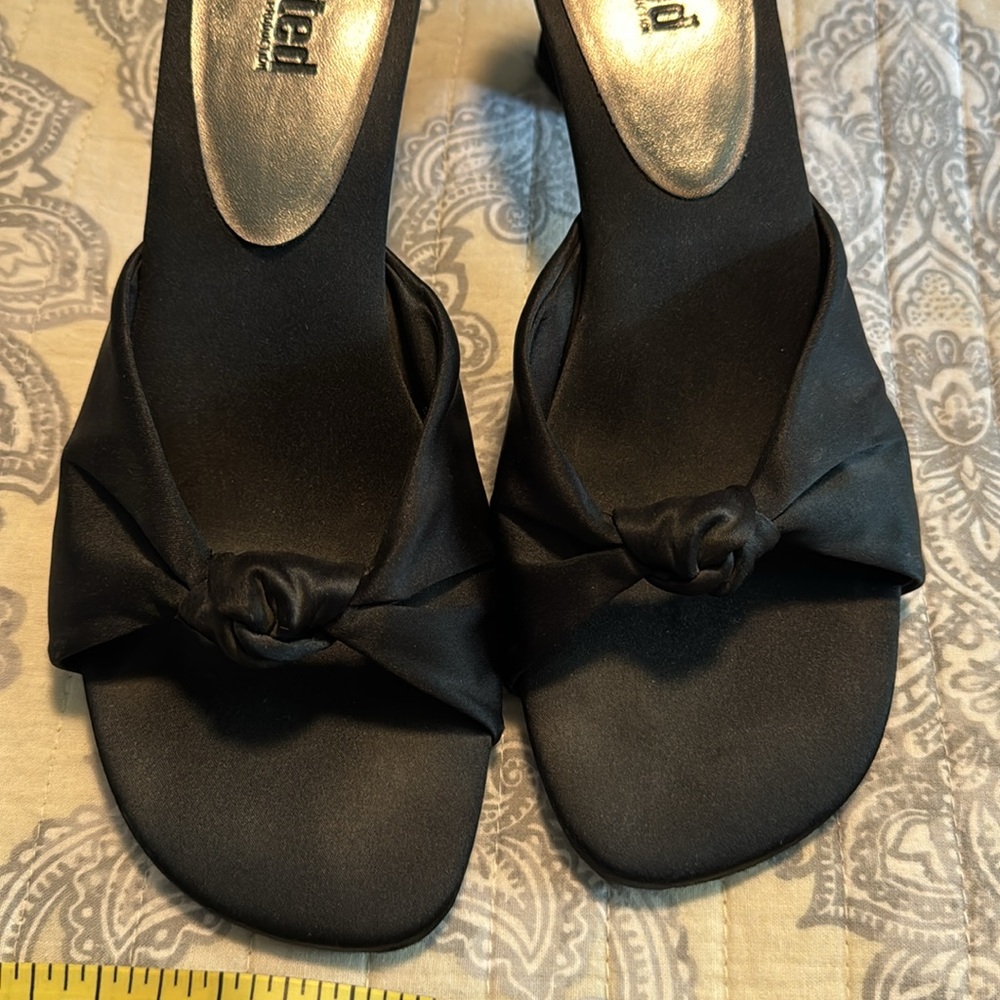 Unlisted A Kenneth Cole production size 8.5M